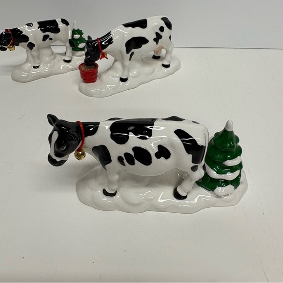 Department 56 Snow Village Herd Of Holiday Heifers Set 3 NWT - Picture 4 of 12